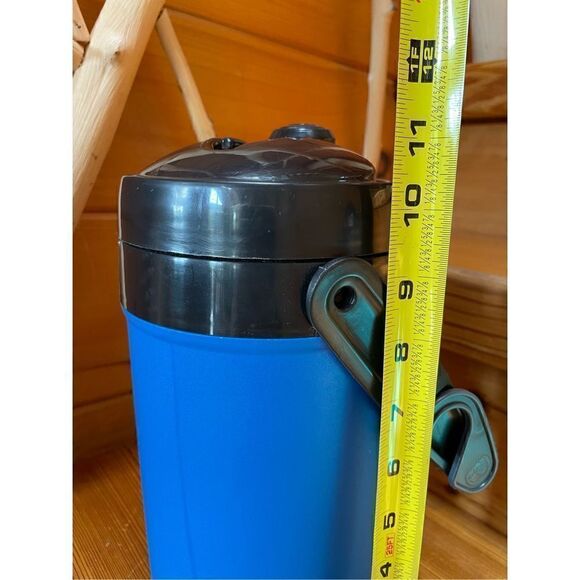 Igloo Proformance® 1/2 Gallon Water Jug, Black & Blue with Hanger Handle - Picture 8 of 8